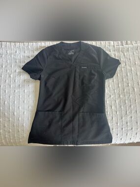 Jaanuu black medical scrub top size xs with pockets